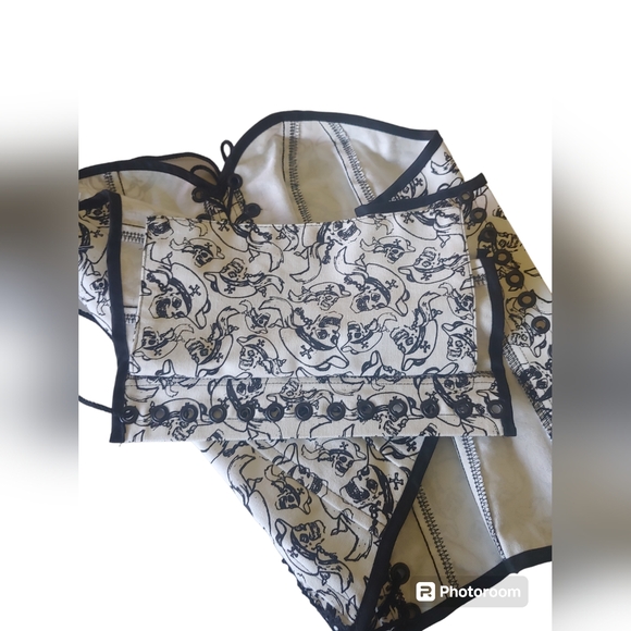 Corset Black and White Skull Pirate - Picture 4 of 8